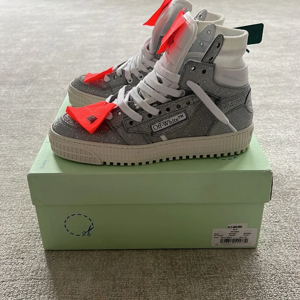 NWT Off-White
Off-Court 3.0 glitter high-top sneakers Women Size 36 - Picture 9 of 11